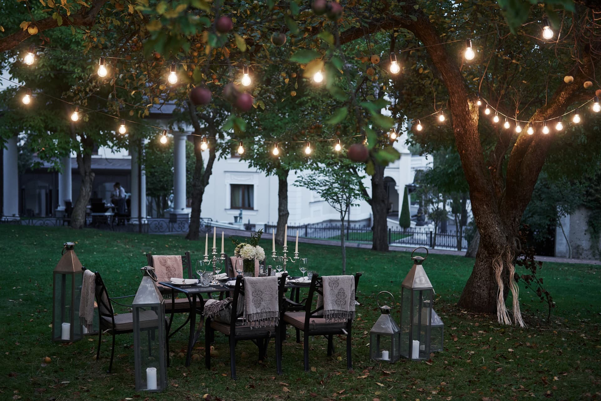 Low-Cost Outdoor Lighting Ideas for Pakistani Gardens & Lawns