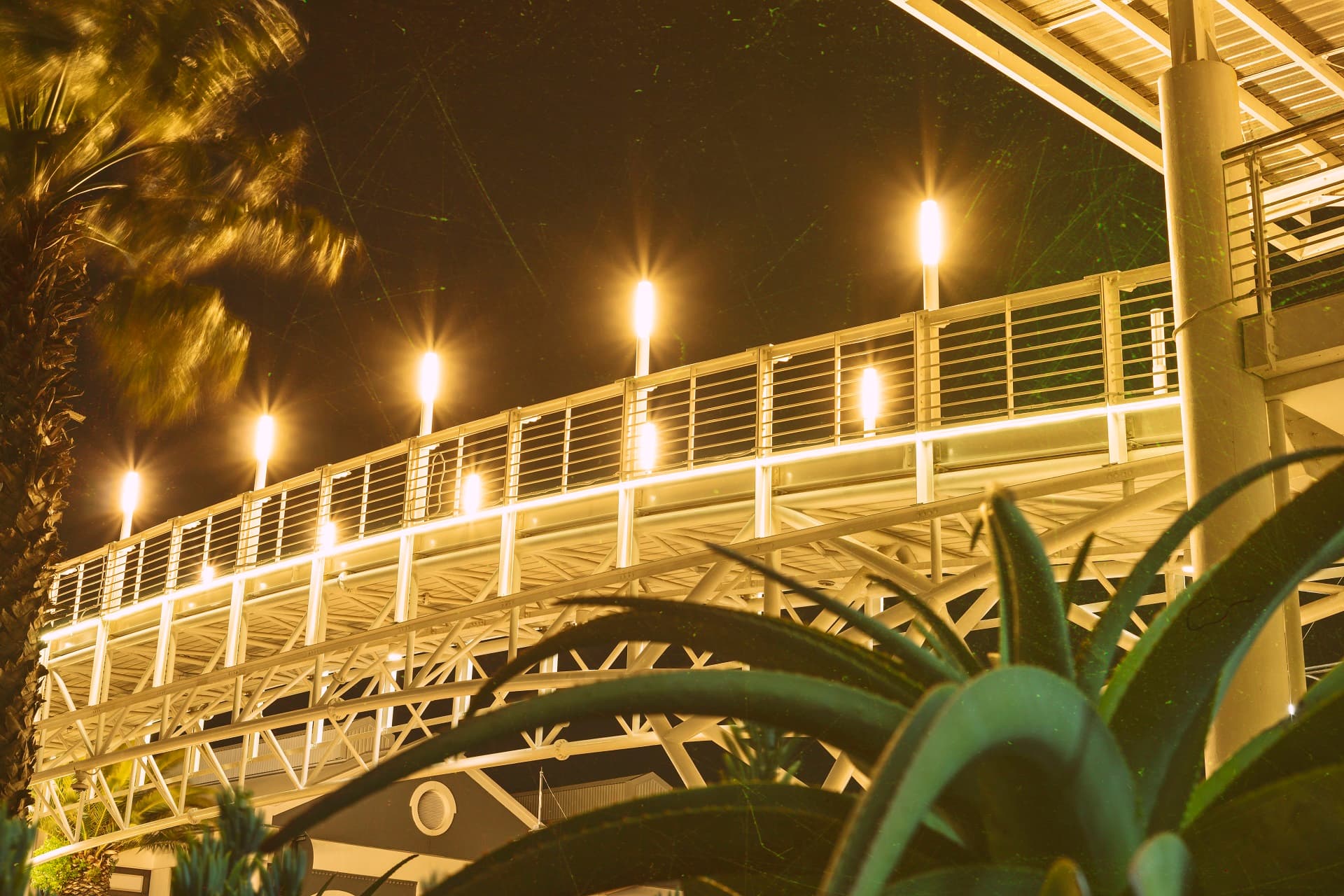How to Choose Weatherproof Outdoor Lights in Pakistan